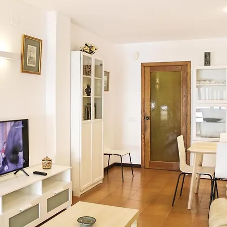 Apartamento 3 Bedroom Beautiful In Tossa de Mar