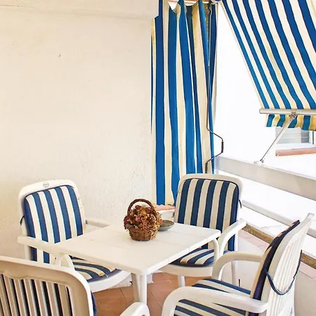 Apartamento 3 Bedroom Beautiful In Tossa de Mar