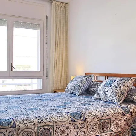 Apartamento 3 Bedroom Beautiful In Tossa de Mar